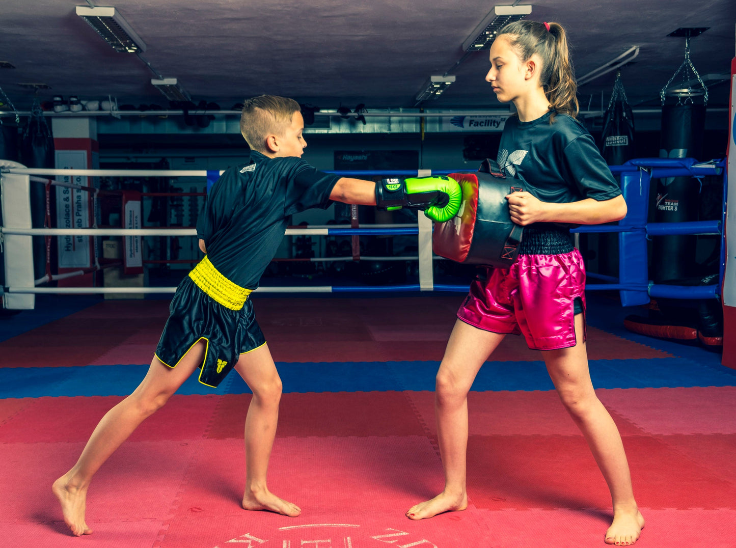 Bouclier de frappe Fighter KIDS - rouge/noir, FKVB0002