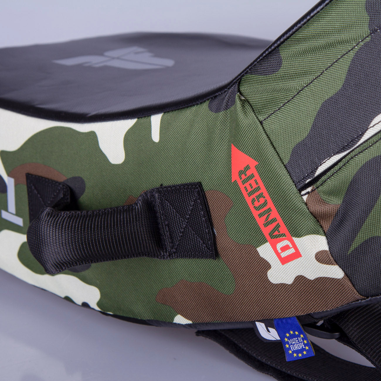 Bouclier de frappe de combat - MULTI GRIP - Série tactique - noir/camouflage, FKSH-14