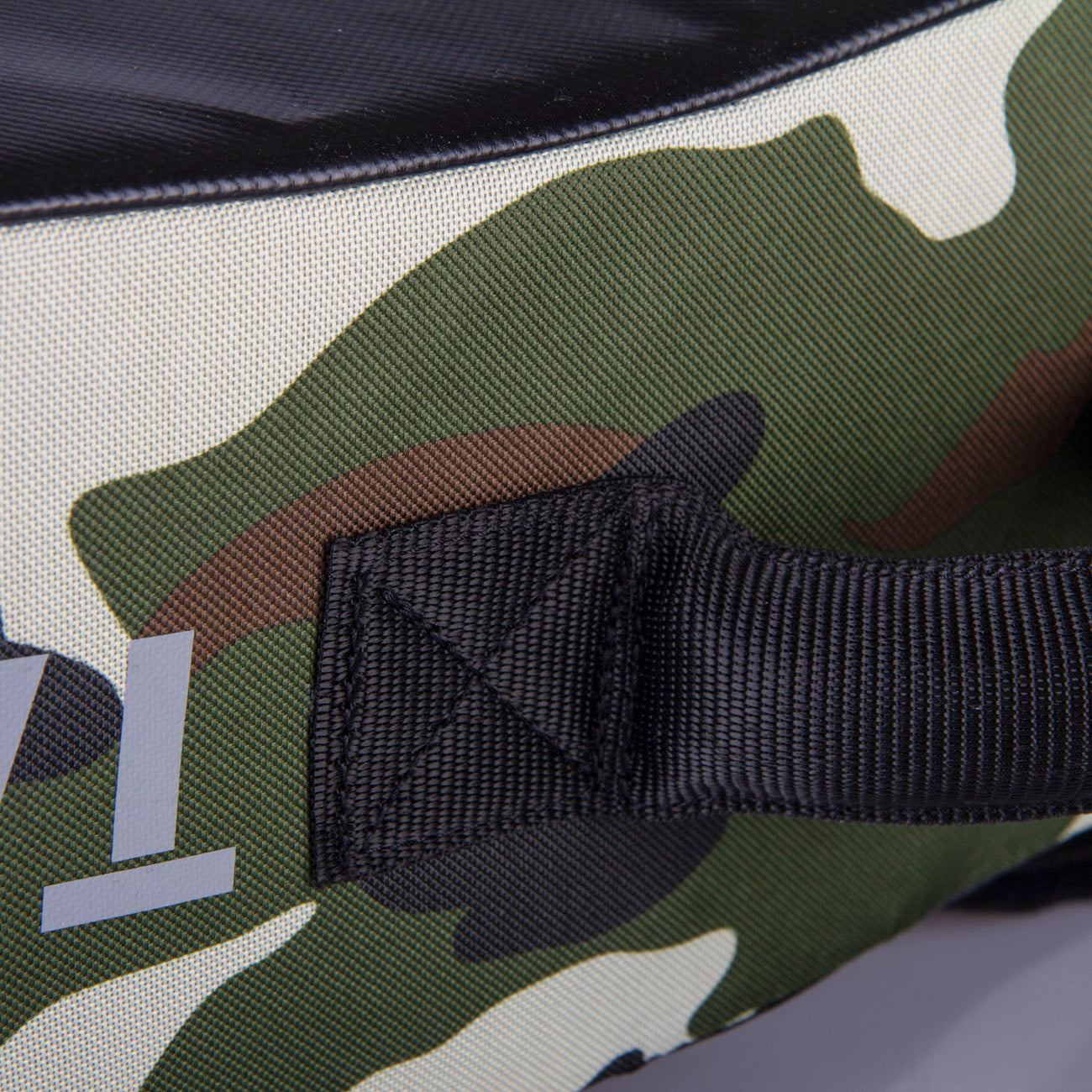 Bouclier de frappe de combat - MULTI GRIP - Série tactique - noir/camouflage, FKSH-14