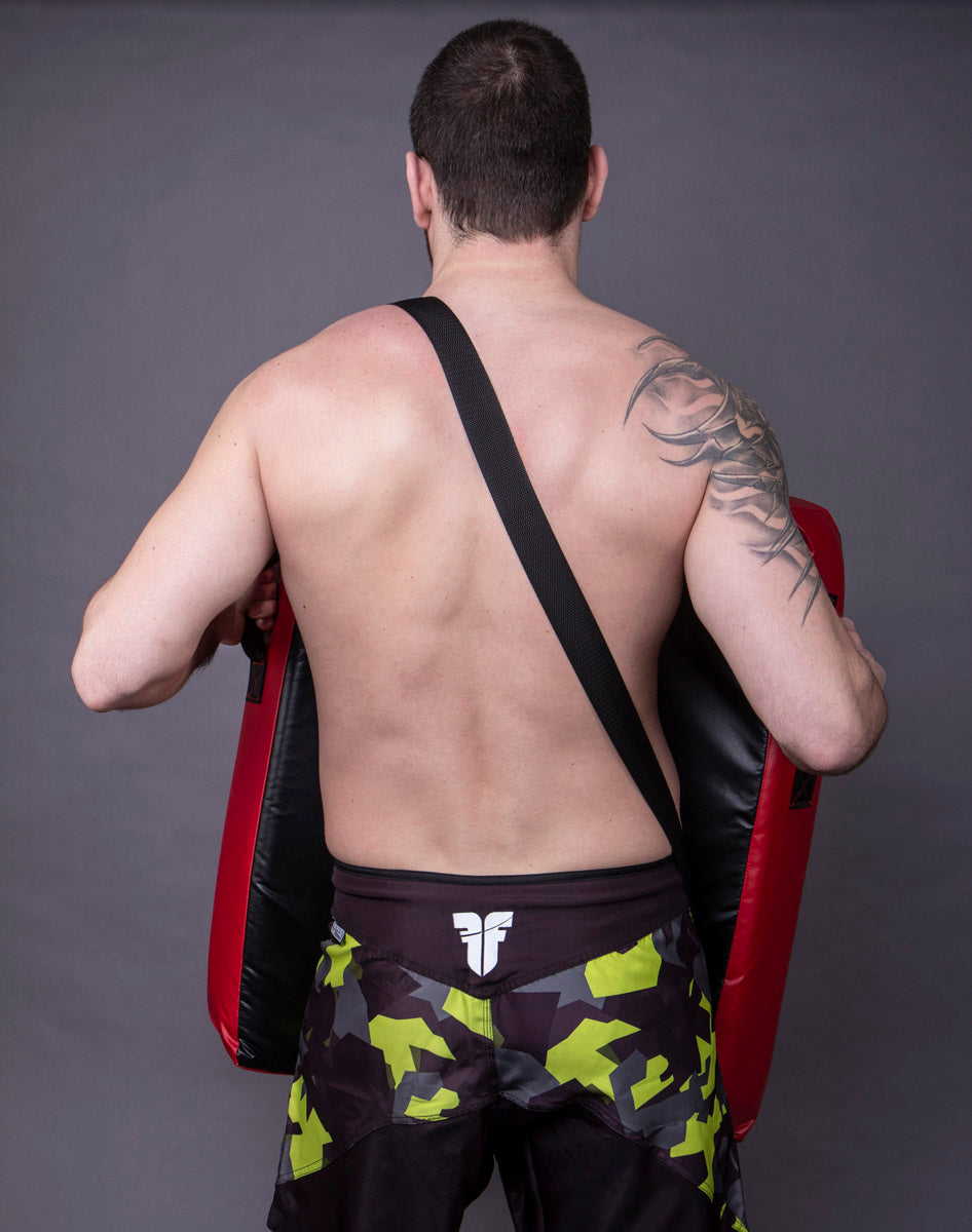 Bouclier de combat pour coups de pied et de poing - noir/rouge, FKPS-01