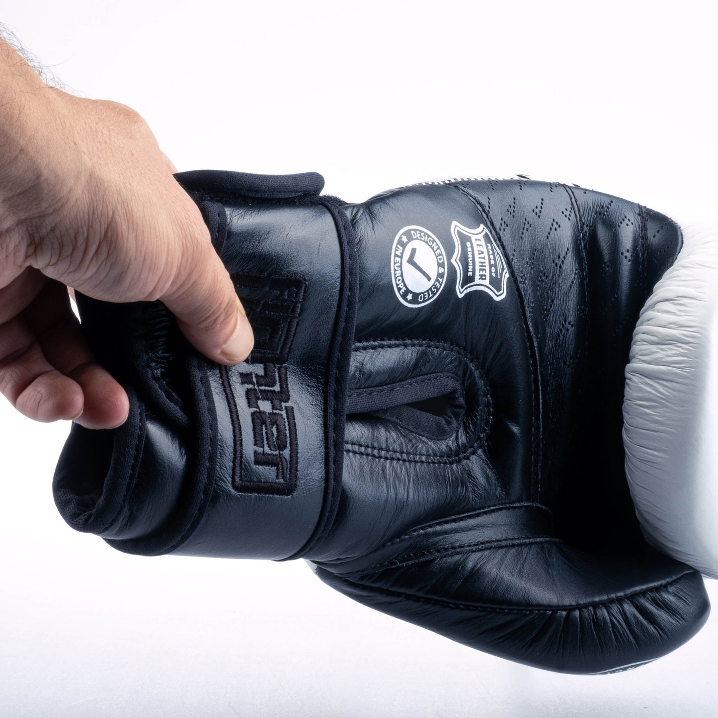 Gants de boxe Fighter Boxing Gloves Pro blanc - FBG-PRO-001