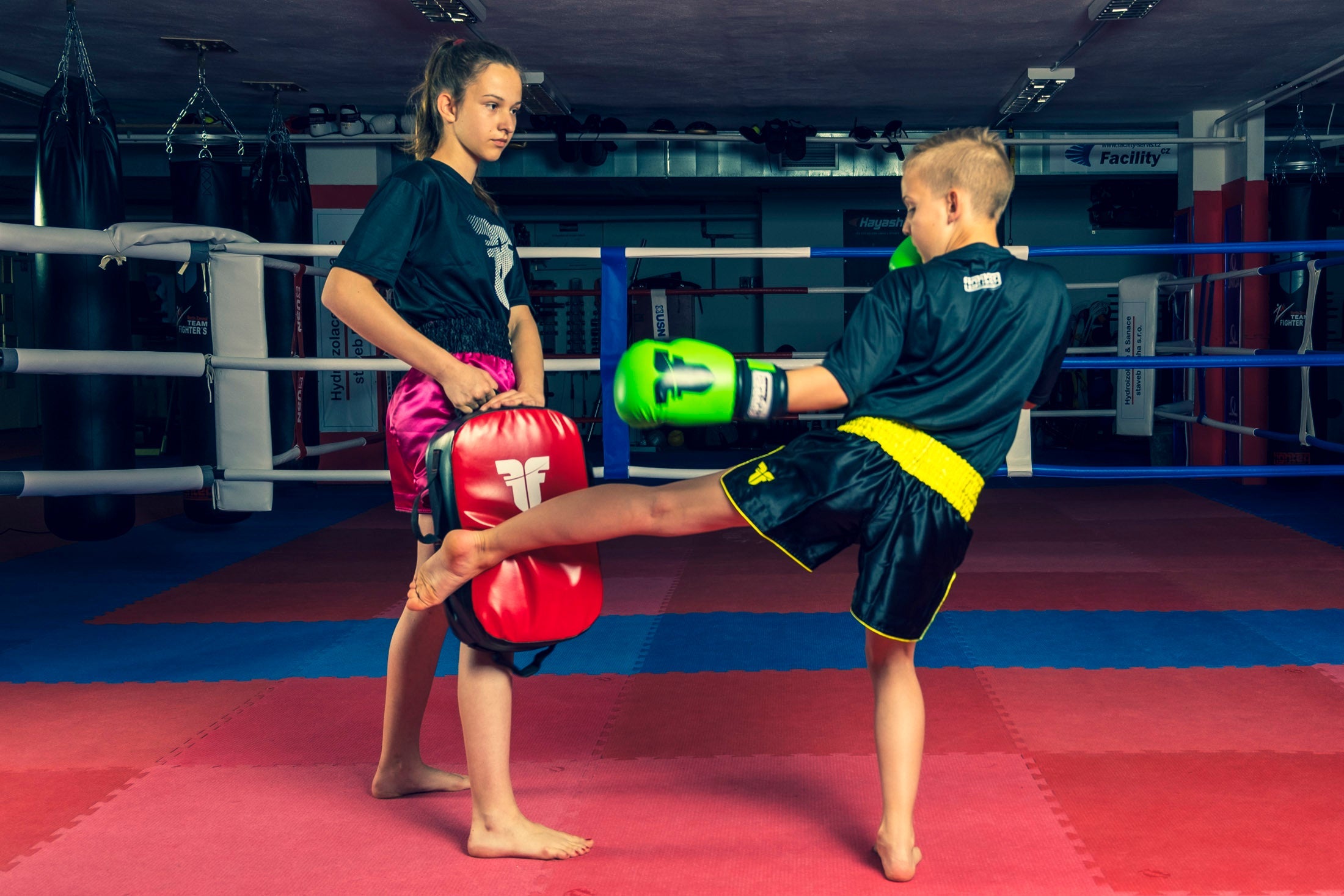 Bouclier de frappe Fighter KIDS rouge/noir - FKVB0002 - Fighter Sport