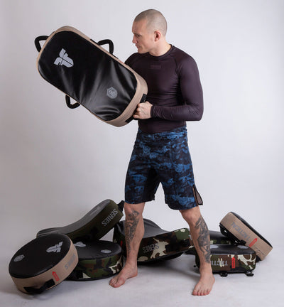Bouclier de frappe Fighter MULTI GRIP "Série tactique" Désert - FKSH-13 - Fighter Sport