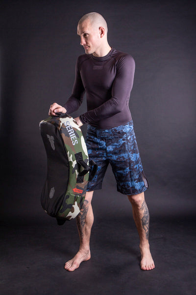 Bouclier de frappe Fighter MULTI GRIP "Série tactique" noir/camouflage - FKSH-14 - Fighter Sport