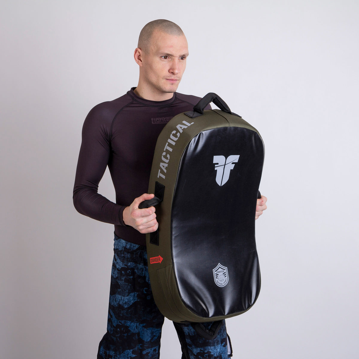 Bouclier de frappe Fighter MULTI GRIP "Série tactique" vert armée - FKSH-15 - Fighter Sport